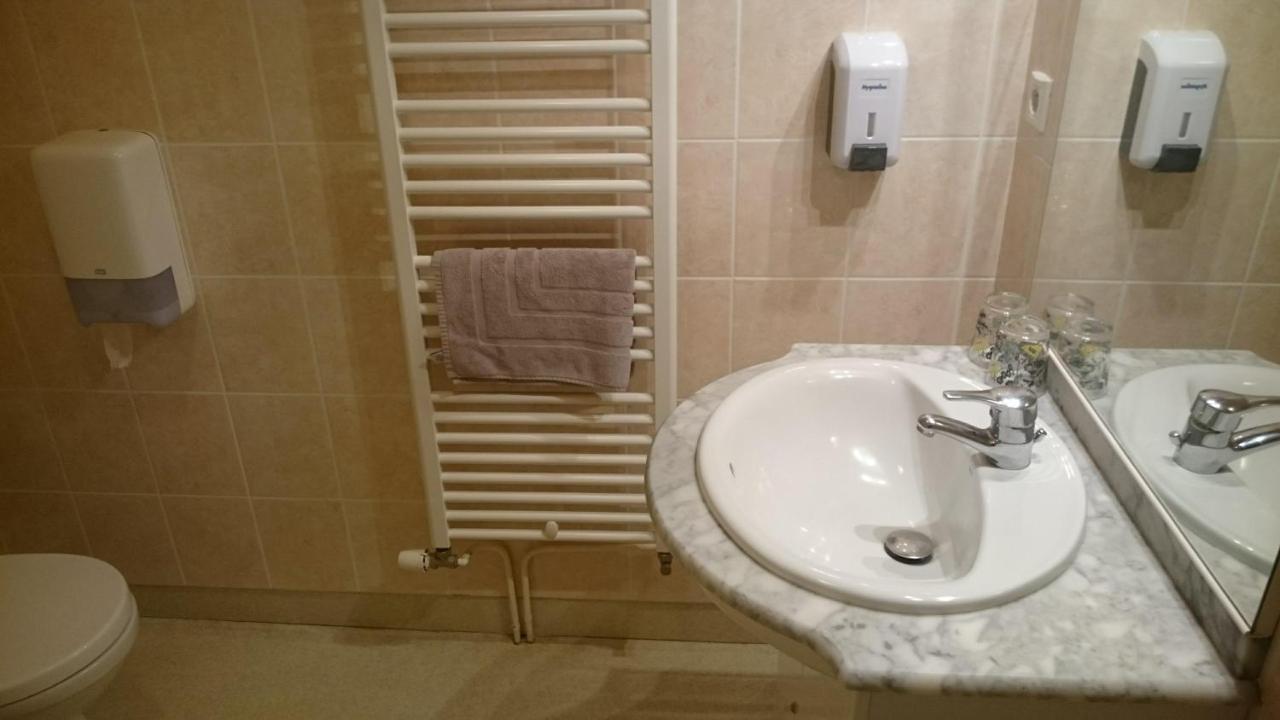 Chambres D'Hotes De L'Auberge L'Astrassadou Rézentières Dış mekan fotoğraf